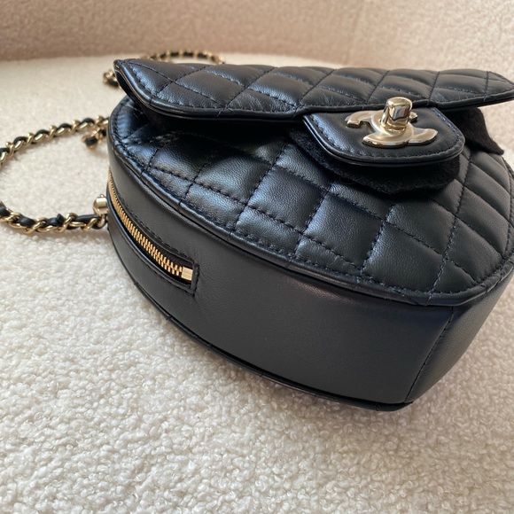CHANEL Large Heart Bag black CC 22S Lambskin Leather Crossbody NEW Authentic - Picture 15 of 16